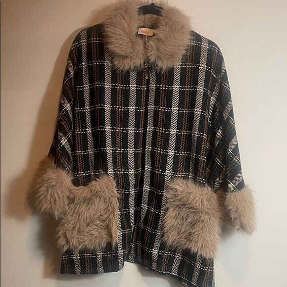 New NKN Nekane Lea Size S/M Black Plaid Poncho Cape Jacket Faux Fur Retail $210 - Picture 3 of 8